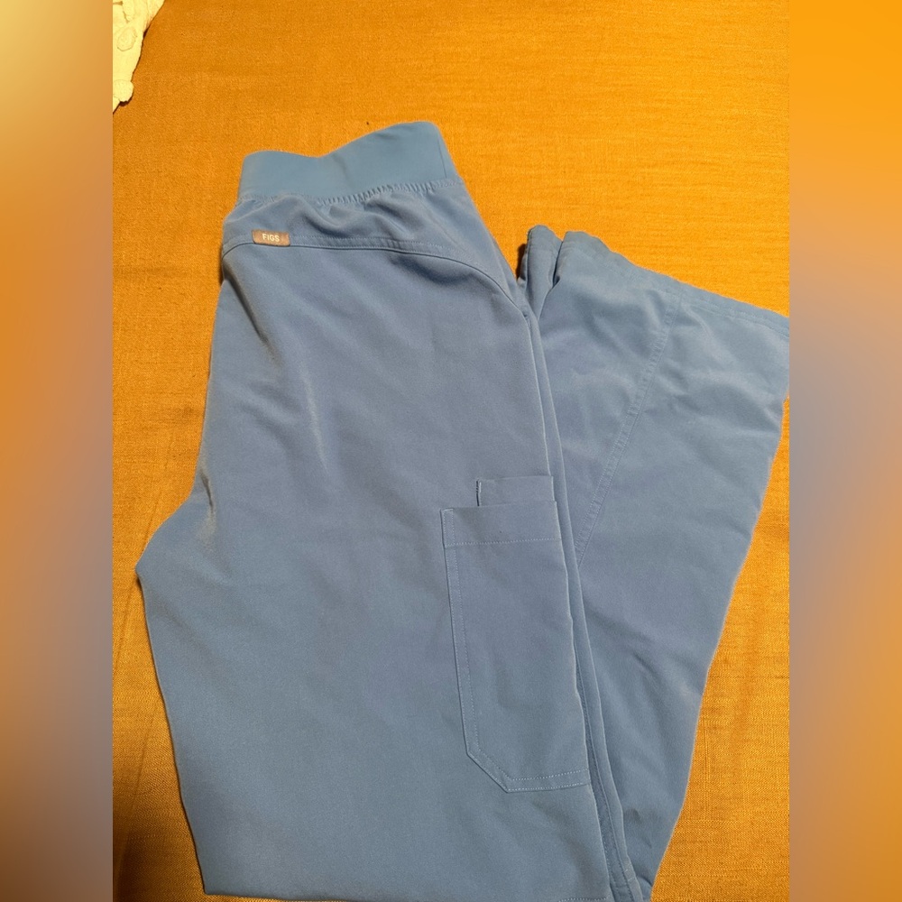 Figs Kade Tall Cargo Scrubs - Picture 2 of 4